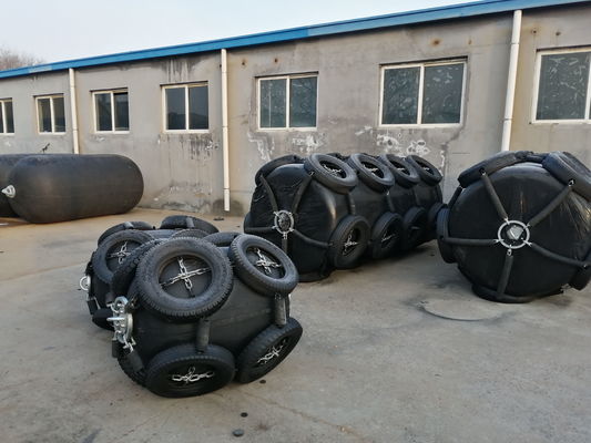 جودة رغوة البولي يوريثين الأسود العائم المملوء بحاجز القارب البحري مصنع