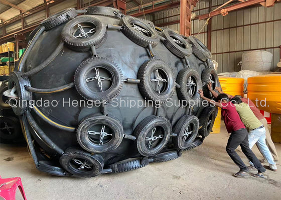 جودة درابزين مطاطي هوائي بحري أسود 50kpa 3.3 * 6.5m مع شبكة سلسلة مصنع