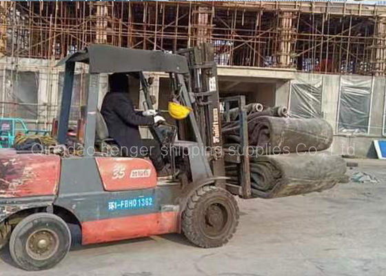 جودة شهادة DNV 1.8x12m وسائد هوائية مطاطية تعمل بالهواء المضغوط لإطلاق السفن مصنع