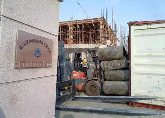 جودة شهادة DNV 1.8x12m وسائد هوائية مطاطية تعمل بالهواء المضغوط لإطلاق السفن مصنع