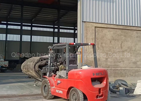 جودة شهادة DNV 1.8x12m وسائد هوائية مطاطية تعمل بالهواء المضغوط لإطلاق السفن مصنع