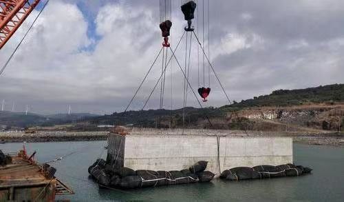 جودة وسادة هوائية سوداء من المطاط البحري للإطلاق والإنقاذ مصنع