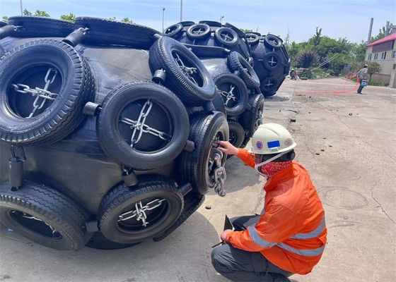 جودة STS يوكوهاما نوع مصدات السفن المطاطية الهوائية مع سلسلة وشبكة الإطارات مصنع