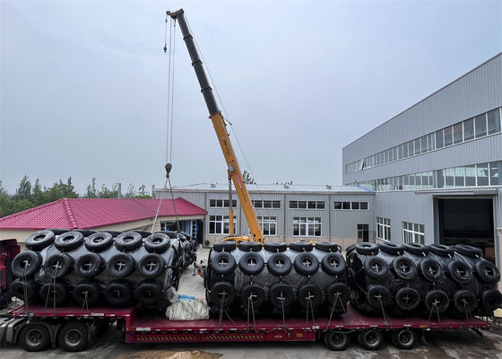 جودة حاجز مملوء بالرغوة العائمة من مادة EVA مع حاجز صلب من مادة eVA باللون الأسود مصنع