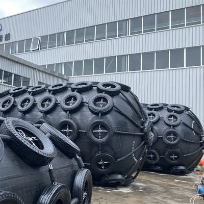 جودة Three-Year Warranty Pneumatic Rubber Fender 2.0*4.5M For Dock Anti-Collision مصنع