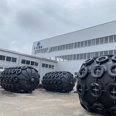 جودة Three-Year Warranty Pneumatic Rubber Fender 2.0*4.5M For Dock Anti-Collision مصنع