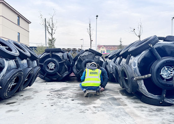 جودة المرفأ العائم البحري المواد EVA الصلبة المملوءة بالرغوة للدفاع عن القوارب مصنع