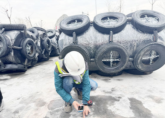 جودة المرفأ العائم البحري المواد EVA الصلبة المملوءة بالرغوة للدفاع عن القوارب مصنع