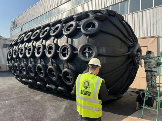 جودة أداء أسطوانة المطاط الأسود المضغوط للقوارب مصنع