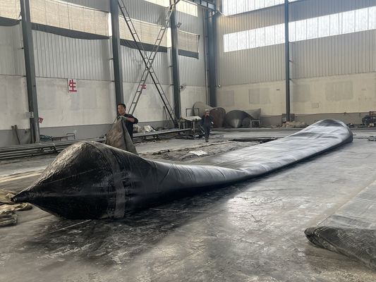 جودة قوة المطاط والألياف الاصطناعية الملاحية المطاط الهوائي ممتازة ضغط الانفجار 0.3 MPa إلى 0.5 MPa مثالية للتطبيقات البحرية مصنع