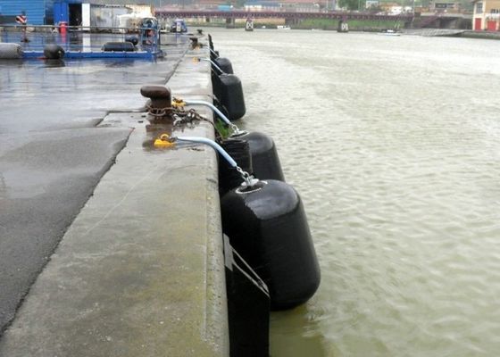 جودة ISO 17357 Certified EVA Foam Filled Fender with Customizable Density 70-110kg/m³ and 0.5m-4.8m Diameter for Marine Use المصنع