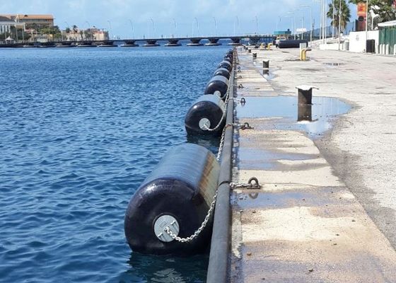 جودة ISO 17357 Certified EVA Foam Filled Fender with Customizable Density 70-110kg/m³ and 0.5m-4.8m Diameter for Marine Use المصنع