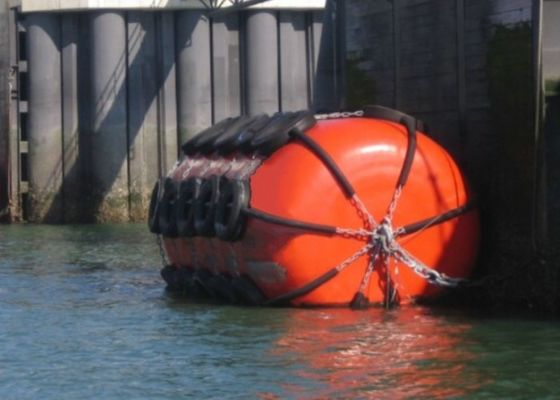 جودة ISO 17357 Certified EVA Foam Filled Fender with Customizable Density 70-110kg/m³ and 0.5m-4.8m Diameter for Marine Use المصنع