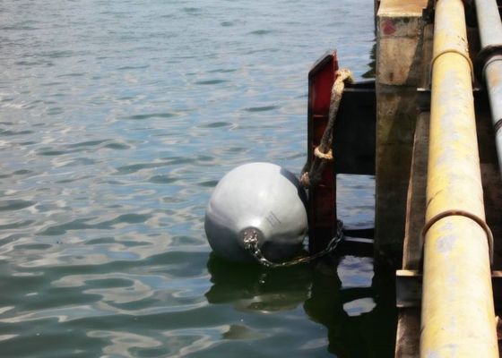 جودة واقيات الطين المملوءة بالفوم عالية المرونة المقاومة للتسرب ومقاومة الشيخوخة، واقيات الطين الصلبة من مادة إيفا للتطبيقات البحرية مصنع