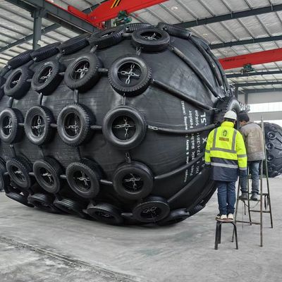 جودة حاجز مطاطي هوائي ISO17357 لحماية السفن البحرية مصنع