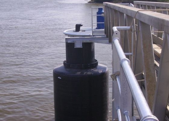 جودة رغوة عالية الأداء معبأ درابزين تخصيص قفص الاتهام قارب أسود مصنع