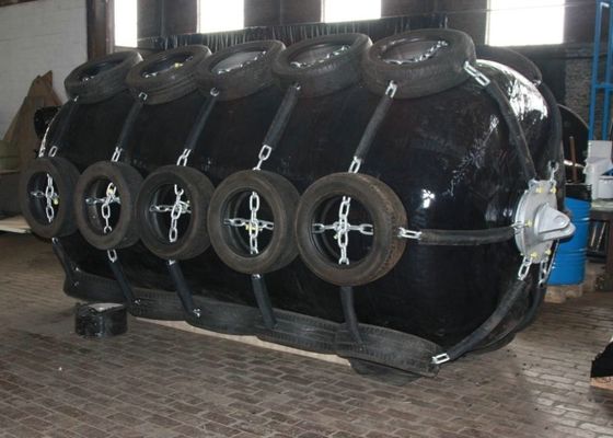 جودة 4000MM 1110KN رغوة البولي يوريثين المملوءة بالحاجز البحري مصنع