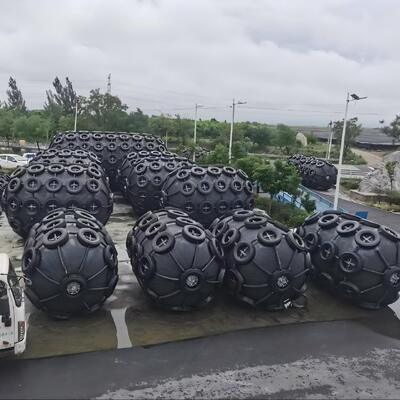 جودة Heavy Duty Pneumatic Rubber Fender Inflatable Yokohama Type Fender for Protection of Large Oil Tankers and Gas Carriers مصنع