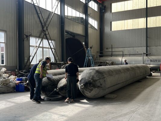 جودة Marine Rubber Airbag with High Grip Surface Pattern for Stable Shipyard Positioning in 0.8-3 M Diameter and 4-25 M Length المصنع