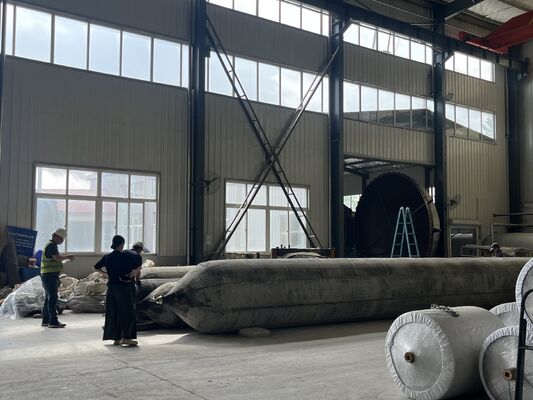 جودة Marine Rubber Airbag with Stainless Steel Mounting Hardware for Corrosion Free Installation المصنع