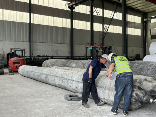 جودة Marine Rubber Airbag with Stainless Steel Mounting Hardware for Corrosion Free Installation المصنع