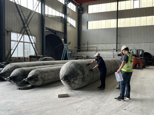 جودة Marine Rubber Airbag with Stainless Steel Mounting Hardware for Corrosion Free Installation المصنع