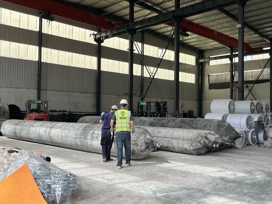 جودة Marine Rubber Airbag with Stainless Steel Mounting Hardware for Corrosion Free Installation المصنع