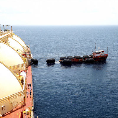 جودة انخفاض قوة إرساء قوة رغوة المصدات / البحرية المصدات 50Kpa اللون الأسود مصنع