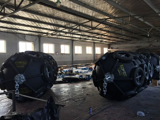 جودة قطاع القارب المطاط الهوائية البحرية الحاجز الأسطوانة مصدات رصيف البحرية مصنع