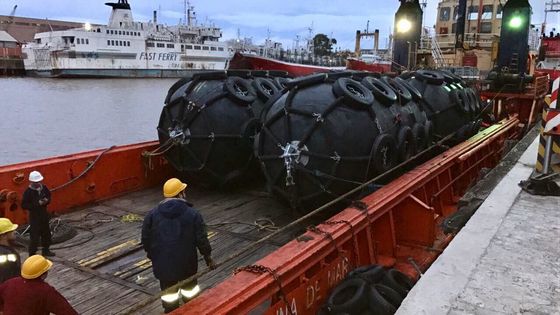 جودة 50KPA حجم D2.5 * L4 البحرية الهوائية المطاط الحاجز نفخ قارب عائم مصنع