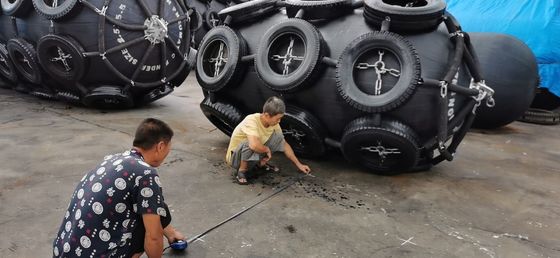 جودة مصدات مطاطية تعمل بالهواء المضغوط مع إطار وسلسلة مصنع