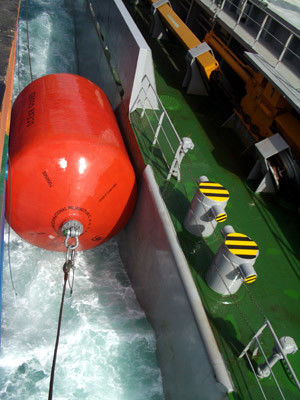 جودة Hot Dip Galvanized Foam Filled Fender with High Energy Absorption and Maintenance-free Design for Marine Vessel Protection مصنع