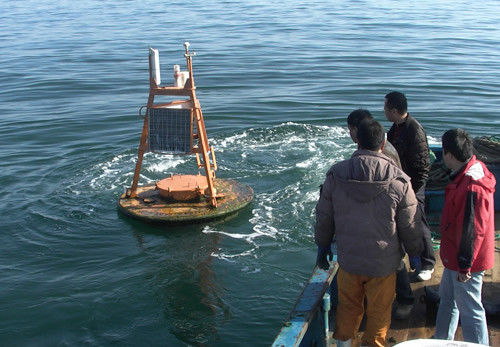 جودة عوامات إرشادية عائمة من البولي إيثيلين أو عوامات الملاحة البحرية الفولاذية المقاومة للأشعة فوق البنفسجية مصنع