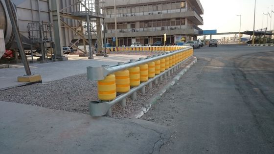 جودة حاجز أمان الطريق السريع تحطم درابزين EVA Roller Barrier 0.7m مصنع