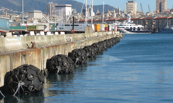 جودة ISO17357 50KPA / 80KPA درابزين مطاطي هوائي دائم الاستخدام مصنع