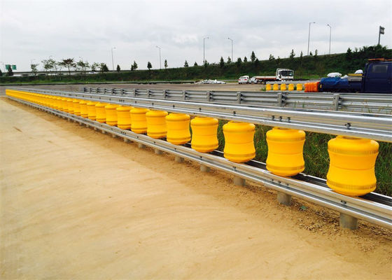 جودة حاجز الأمان على الطرق السلامة المرورية EVA Roller Barrier Anti Crash Barrier مصنع