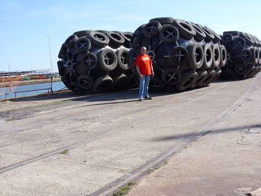 جودة ISO 17357 درابزين مطاطي هوائي / درابزين مطاط يوكوهاما مصنع