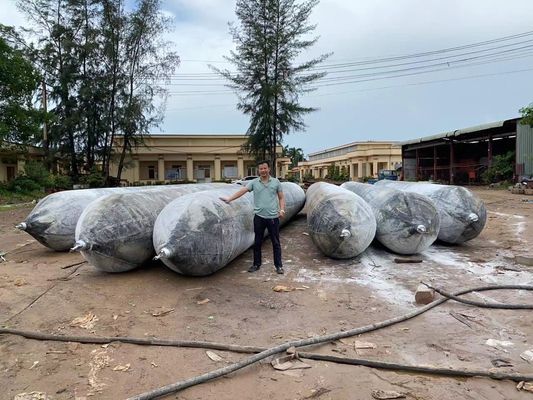 جودة وسادة هوائية بحرية مطاطية قابلة للنفخ 1.8 * 12 م لإطلاق القارب مصنع