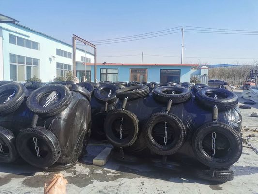 جودة High Energy Absorption Foam Filled Fender and EVA Solid Fender for Safe Ship Berthing and Anti Collision المصنع